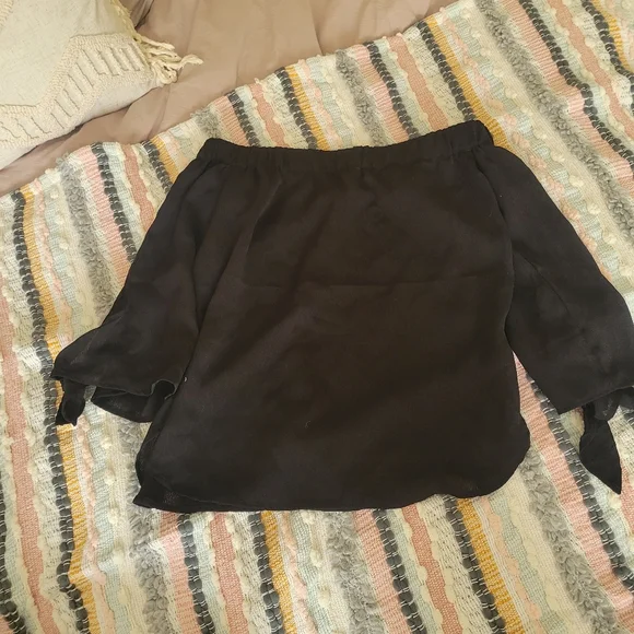Eesome black boutique off the shoulder top - Picture 8 of 8
